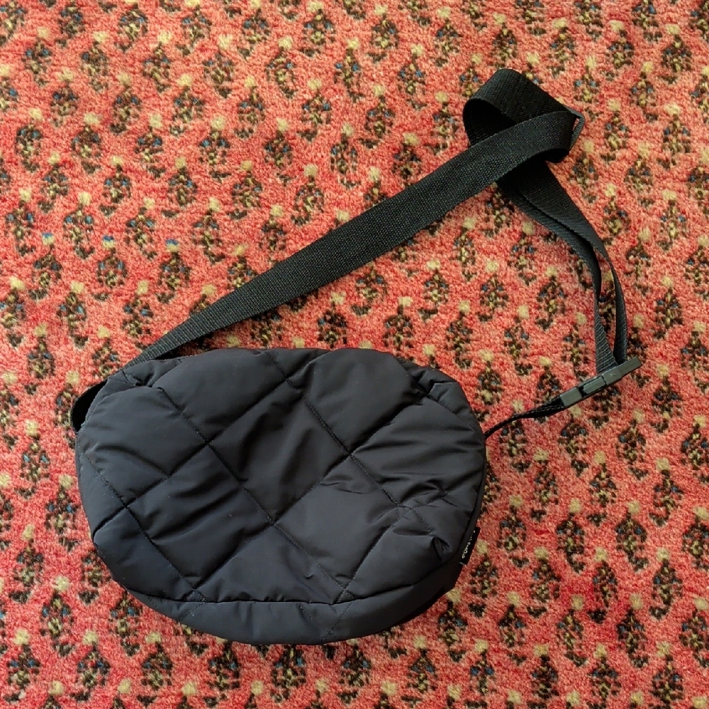 Frand & Oak Black Quilted Crossbody Bag